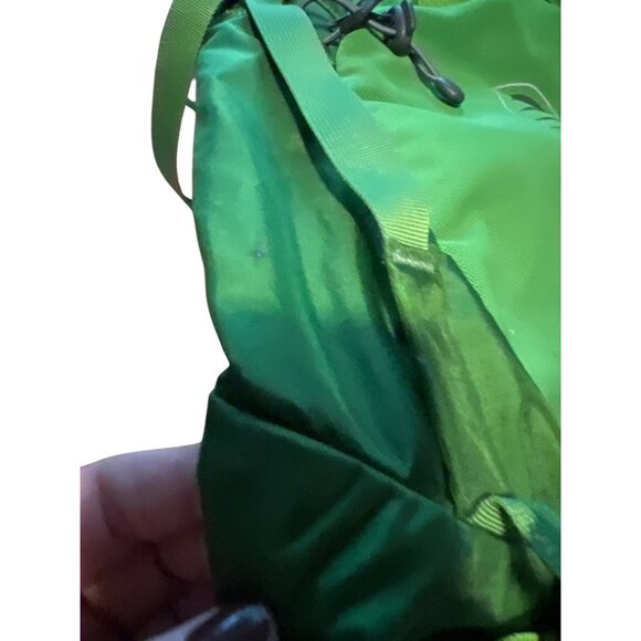 Osprey Atmos 50 AG Hiking Backpack Green  Adjustable Straps & Multiple Compartme - Picture 3 of 10